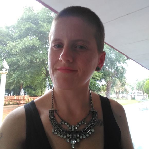 Meet your Posher, Lynne - Picture 1 of 1